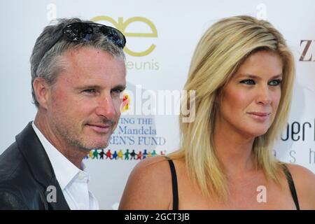 Eddie Irvine (GBR) avec Rachel Hunter (USA) au salon Amber Fashion Show. Grand Prix de Monaco, vendredi 24 mai 2013. Monte Carlo, Monaco. Banque D'Images