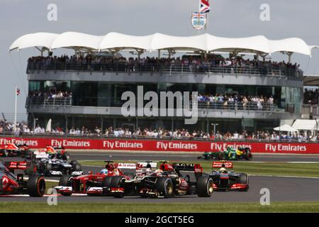 Romain Grosjean (FRA) Lotus F1 E21 et Fernando Alonso (ESP) Ferrari F138. Grand Prix de Grande-Bretagne, dimanche 30 juin 2013. Silverstone, Angleterre. Banque D'Images