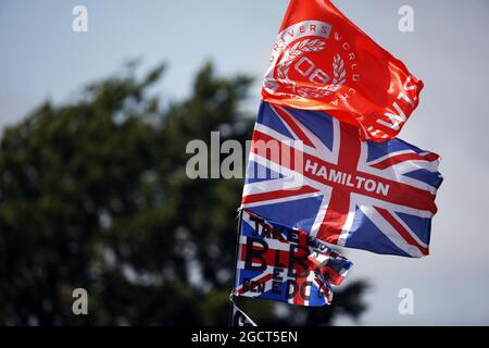 Drapeaux. Grand Prix de Grande-Bretagne, dimanche 30 juin 2013. Silverstone, Angleterre. Banque D'Images
