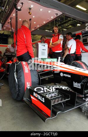 Lecture du marquage FC sur l'aile avant de l'écurie Marussia F1 Team MR02. Grand Prix d'Allemagne, vendredi 5 juillet 2013. Nurburgring, Allemagne. Banque D'Images