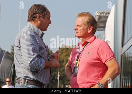 (De gauche à droite) : Gerhard Berger (AUT) avec Jonathan Palmer (GBR). Grand Prix d'Italie, vendredi 6 septembre 2013. Monza Italie. Banque D'Images