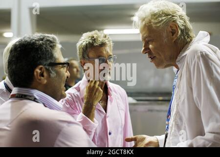 Bob Geldof (IRE) avec Eddie Jordan (IRE) BBC Television Pundit. Grand Prix de Singapour, samedi 21 septembre 2013. Marina Bay Street circuit, Singapour. Banque D'Images