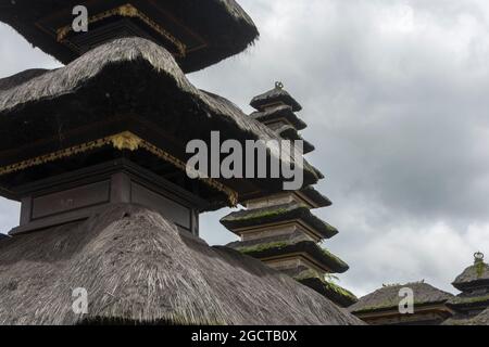 Tours Meru du Saint temple de Besakih. Bali, Indonésie. Banque D'Images