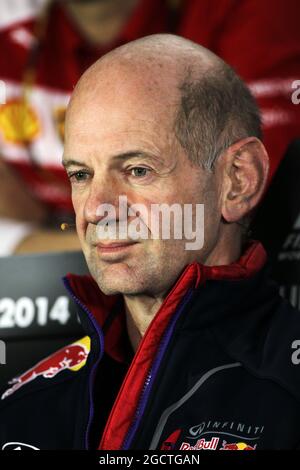 Adrian Newey (GBR) Directeur technique de Red Bull Racing à la Conférence de presse de la FIA. Grand Prix de Bahreïn, vendredi 4 avril 2014. Sakhir, Bahreïn. Banque D'Images