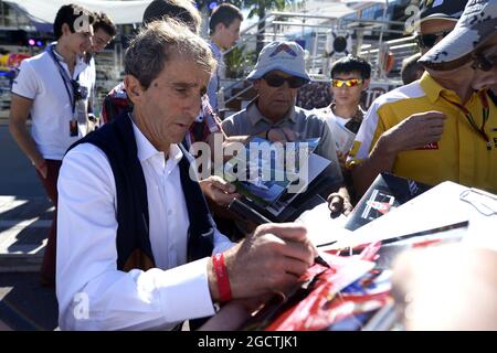 Alain Prost (FRA) signe des autographes pour les fans. Grand Prix de Monaco, samedi 24 mai 2014. Monte Carlo, Monaco. Banque D'Images