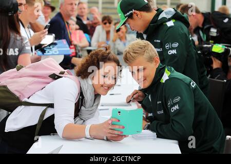 Marcus Ericsson (SWE) Caterham CT05 avec un ventilateur. Grand Prix de Grande-Bretagne, samedi 5 juillet 2014. Silverstone, Angleterre. Banque D'Images