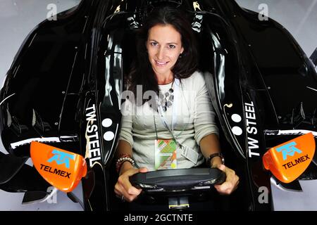 Hannah White (GBR), diffuseur, Sailor et Adventurer, dans la Force Sahara Inde F1 VJM07. Test de Formule 1, mardi 8 juillet 2014. Silverstone, Angleterre. Banque D'Images