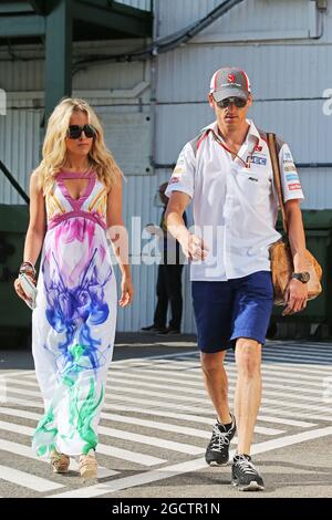 Adrian Sutil (GER) Sauber avec sa petite amie Jennifer Becks (GER). Grand Prix de Hongrie, samedi 26 juillet 2014. Budapest, Hongrie. Banque D'Images