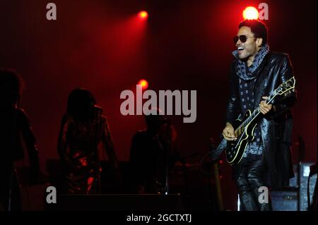 Lenny Kravitz (Etats-Unis) joue un concert dans le Parc Olympique. Grand Prix de Russie, samedi 11 octobre 2014. Sotchi Autodrom, Sotchi, Russie. Banque D'Images