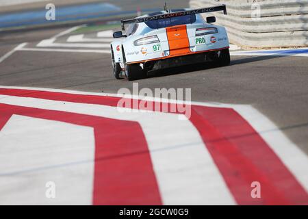 Darren Turner (GBR) / Stefan Muecke (GER) #97 Aston Martin Vantage V8. Championnat du monde d'endurance FIA, Round 7, jeudi 13 novembre 2014. Sakhir, Bahreïn. Banque D'Images