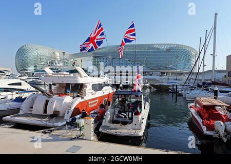 Bateaux dans le port. Grand Prix d'Abu Dhabi, jeudi 20 novembre 2014. Yas Marina circuit, Abu Dhabi, Émirats Arabes Unis. Banque D'Images