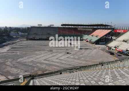 Travaux de construction dans l'arène du stade. Visite du circuit Autodromo Hermanos Rodriguez, Mexico, Mexique. Jeudi 22 janvier 2015. Banque D'Images