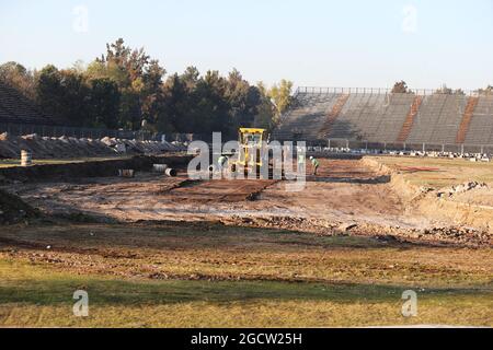 Construction des chenilles. Visite du circuit Autodromo Hermanos Rodriguez, Mexico, Mexique. Jeudi 22 janvier 2015. Banque D'Images