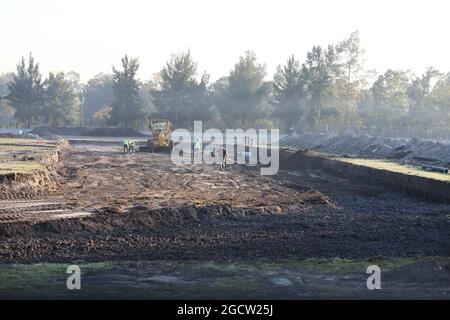 Construction des chenilles. Visite du circuit Autodromo Hermanos Rodriguez, Mexico, Mexique. Jeudi 22 janvier 2015. Banque D'Images