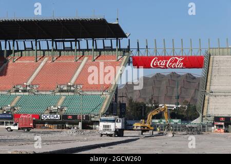 Construction des chenilles. Visite du circuit Autodromo Hermanos Rodriguez, Mexico, Mexique. Jeudi 22 janvier 2015. Banque D'Images