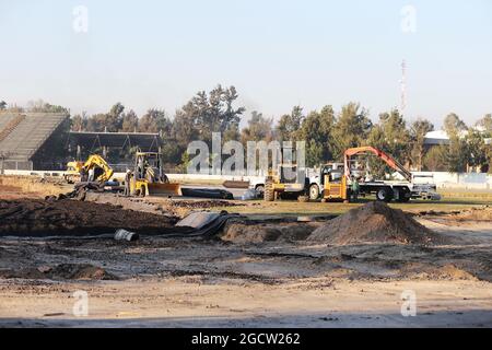 Construction des chenilles. Visite du circuit Autodromo Hermanos Rodriguez, Mexico, Mexique. Jeudi 22 janvier 2015. Banque D'Images