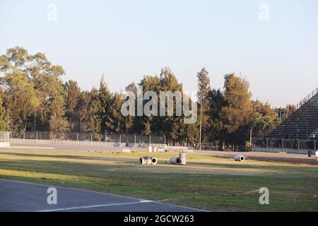 Construction des chenilles. Visite du circuit Autodromo Hermanos Rodriguez, Mexico, Mexique. Jeudi 22 janvier 2015. Banque D'Images