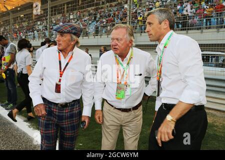 Jackie Stewart (GBR) (à gauche) sur la grille avec Lord Anthony Bamford (GBR) JCB Président (Centre). Grand Prix de Bahreïn, dimanche 19 avril 2015. Sakhir, Bahreïn. Banque D'Images