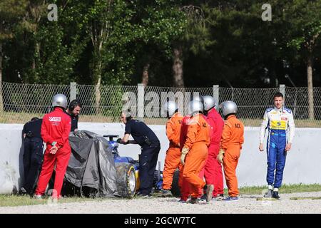 Raffaele Marciello (ITA) Sauber C34 pilote d'essai et de réserve quitte le circuit. Test de Formule 1, mercredi 13 mai 2015. Barcelone, Espagne. Banque D'Images