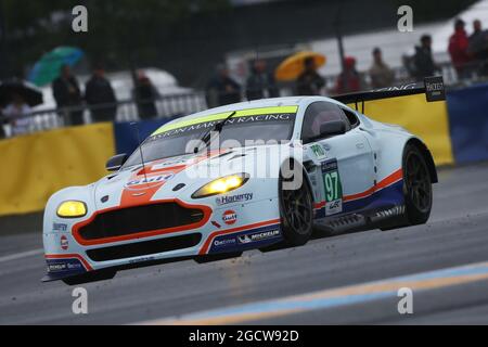 Darren Turner (GBR) / Stefan Mucke (GER) / Rob Bell (GBR) #97 Aston Martin Vantage V8. Le Mans Testing, du vendredi 29 au dimanche 31 mai 2015. Le Mans, France. Banque D'Images