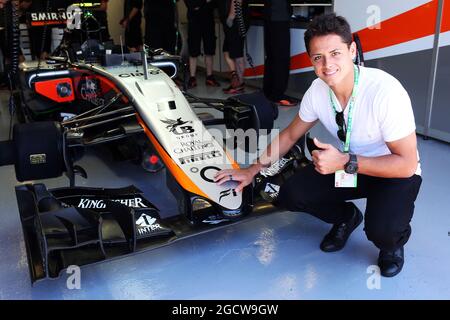 Javier Hernandez (MEX) joueur de football de Manchester Utd, avec l'équipe de F1 Sahara Force India. Grand Prix du Canada, samedi 6 juin 2015. Montréal, Canada. Banque D'Images