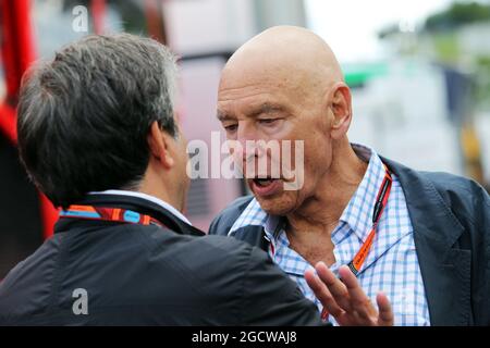 (De gauche à droite) : Pasquale Lattuneddu (ITA) de la FOM avec Peter Brabeck-Letmathe (AUT) Président de la Formule 1. Grand Prix d'Autriche, samedi 20 juin 2015. Spielberg, Autriche. Banque D'Images