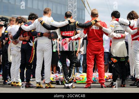 Les pilotes observent l'hommage à Jules Bianchi sur la grille. Grand Prix de Hongrie, dimanche 26 juillet 2015. Budapest, Hongrie. Banque D'Images