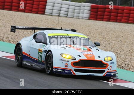 Darren Turner (GBR) / Stefan Mucke (GER) / Jonathan Adam (GBR) #97 Aston Martin Vantage V8. FIA World Endurance Championship, Round 4, vendredi 28 août 2015. Nurburgring, Allemagne. Banque D'Images