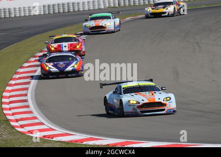 Darren Turner (GBR) / Stefan Mucke (GER) / Jonathan Adam (GBR) #97 Aston Martin Vantage V8. Championnat du monde d'endurance FIA, Round 4, Dimanche 30 août 2015. Nurburgring, Allemagne. Banque D'Images