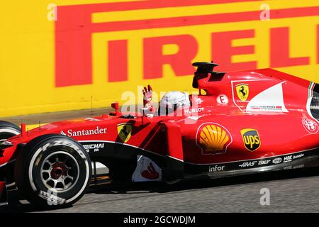 Deuxième place Sebastian Vettel (GER) Ferrari SF15-T fête à la fin de la course. Grand Prix d'Italie, dimanche 6 septembre 2015. Monza Italie. Banque D'Images