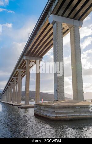 Le pont de Tasman, construit en 1964, traverse la Derwent River à Hobart, en Tasmanie, en Australie, sur une distance de 1,396 mètres (4,580 pieds) Banque D'Images