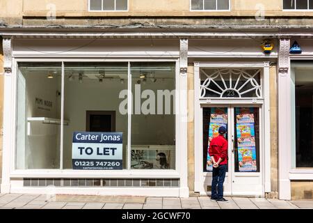 New Bond Street, Bath Spa, Somerset, Angleterre, Royaume-Uni. Vente au détail ou magasin pour la vente au détail. Banque D'Images