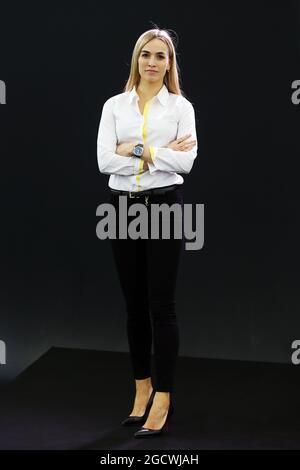Carmen Jorda (ESP) Renault Sport Formule 1 pilote de développement d'équipe. Lancement de l'écurie Renault Sport Formule 1 RS16, Renault Technocentre, Paris, France. Mercredi 3 février 2016. Banque D'Images