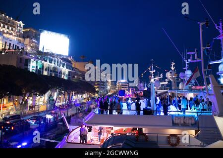 Bateaux de nuit dans le pittoresque port de Monaco. Grand Prix de Monaco, samedi 28 mai 2016. Monte Carlo, Monaco. Banque D'Images