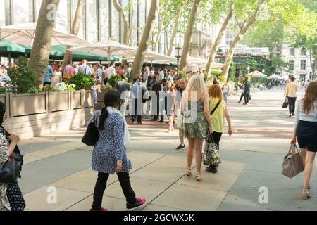 New York, États-Unis, journée chargée à Bryant Park, Banque D'Images