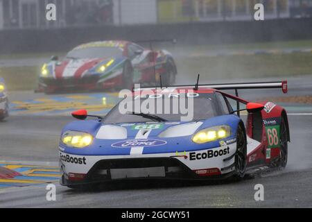 Joey Hand (USA) / Dirk Muller (GER) / Sébastien Bourdais (FRA) #68 Ford Chip Ganassi Team USA Ford GT. FIA World Endurance Championship, le Mans 24 heures - course, samedi 18 juin 2016. Le Mans, France. Banque D'Images