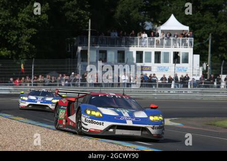 Joey Hand (USA) / Dirk Muller (GER) / Sébastien Bourdais (FRA) #68 Ford Chip Ganassi Team USA Ford GT. FIA World Endurance Championship, le Mans 24 heures - course, samedi 18 juin 2016. Le Mans, France. Banque D'Images