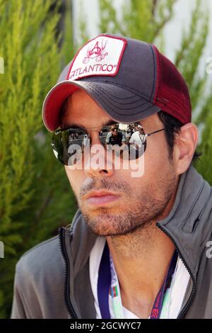 Enrique Iglesias (ESP) chanteur, invité de l'équipe de F1 Sahara Force India. Grand Prix d'Europe, dimanche 19 juin 2016. Circuit de la ville de Bakou, Azerbaïdjan. Banque D'Images