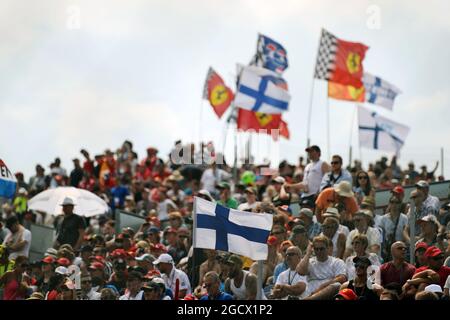 Fans et drapeaux finlandais. Grand Prix de Hongrie, dimanche 24 juillet 2016. Budapest, Hongrie. Banque D'Images