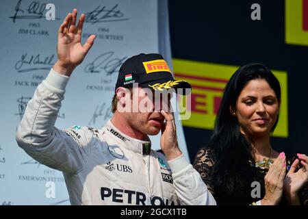 Nico Rosberg (GER) Mercedes AMG F1 sur le podium. Grand Prix de Hongrie, dimanche 24 juillet 2016. Budapest, Hongrie. Banque D'Images