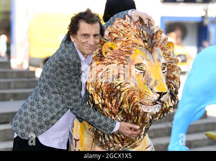 Londres, Royaume-Uni. 10 août 2021. Londres, Royaume-Uni. 10 août 2021, Londres. Ronnie Wood participe au lancement de la piste Tusk Lion Trail, une installation artistique mondiale pour soutenir la conservation africaine à l'occasion de la Journée mondiale du Lion, Piccadilly Circus. Crédit : Doug Peters/Alamy Live News Banque D'Images