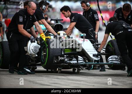 Lewis Hamilton (GBR) Mercedes AMG F1 W07 hybride. Grand Prix japonais, samedi 8 octobre 2016. Suzuka, Japon. Banque D'Images