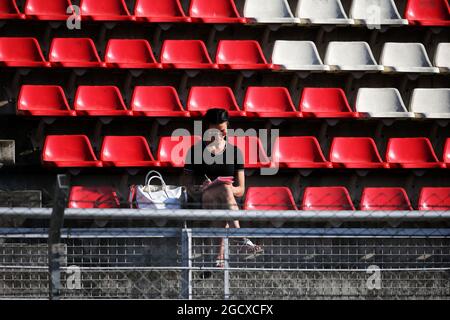 Un ventilateur dans la tribune. Test de Formule 1, jour 4, jeudi 2 mars 2017. Barcelone, Espagne. Banque D'Images