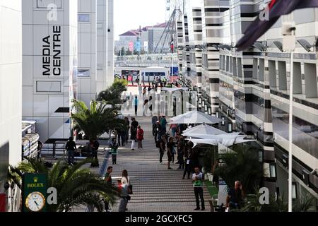 Le paddock. Grand Prix de Russie, vendredi 28 avril 2017. Sotchi Autodrom, Sotchi, Russie. Banque D'Images