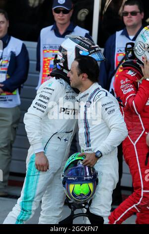 Valtteri Bottas (fin) Mercedes AMG F1 célèbre avec l'ancien coéquipier Felipe Massa (BRA) Williams au parc ferme. Grand Prix de Russie, dimanche 30 avril 2017. Sotchi Autodrom, Sotchi, Russie. Banque D'Images