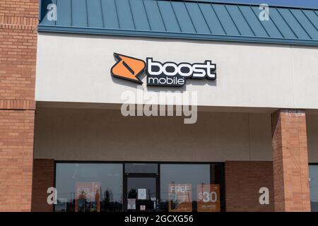 Harrison - Circa août 2021: Boost Mobile téléphone portable magasin. Boost Mobile est exploité par Dish Wireless, en utilisant le réseau T-Mobile pour fournir le sans fil Banque D'Images