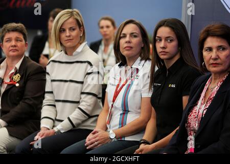 (De gauche à droite) : Kate Beavan, directrice mondiale de Formule 1 de l'accueil, des expériences et des forfaits; Susie Wolff (GBR); Claire Williams (GBR), directrice adjointe de l'équipe Williams; Marta Garcia (ESP), pilote de l'Académie Renault Sport; et Michelle Mouton (FRA), ambassadrice FIA Women in Motorsport. Grand Prix de Monaco, samedi 27 mai 2017. Monte Carlo, Monaco. Banque D'Images