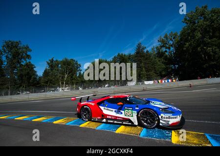 Joey Hand (USA) / Dirk Muller (GER) / Tony Kanaan (BRA) #68 Ford Chip Ganassi Team USA Ford GT. FIA World Endurance Championship, le Mans 24 heures - course, samedi 17 juin 2017. Le Mans, France. Banque D'Images