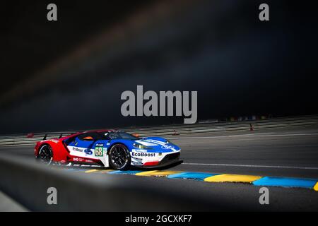 Joey Hand (USA) / Dirk Muller (GER) / Tony Kanaan (BRA) #68 Ford Chip Ganassi Team USA Ford GT. FIA World Endurance Championship, le Mans 24 heures - course, samedi 17 juin 2017. Le Mans, France. Banque D'Images