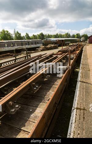 chemin de fer à vapeur. Rails de rechange stockés sur l'ancien matériel roulant. Chemins de fer de Speyside. Bateau de Garten Ecosse Royaume-Uni Banque D'Images